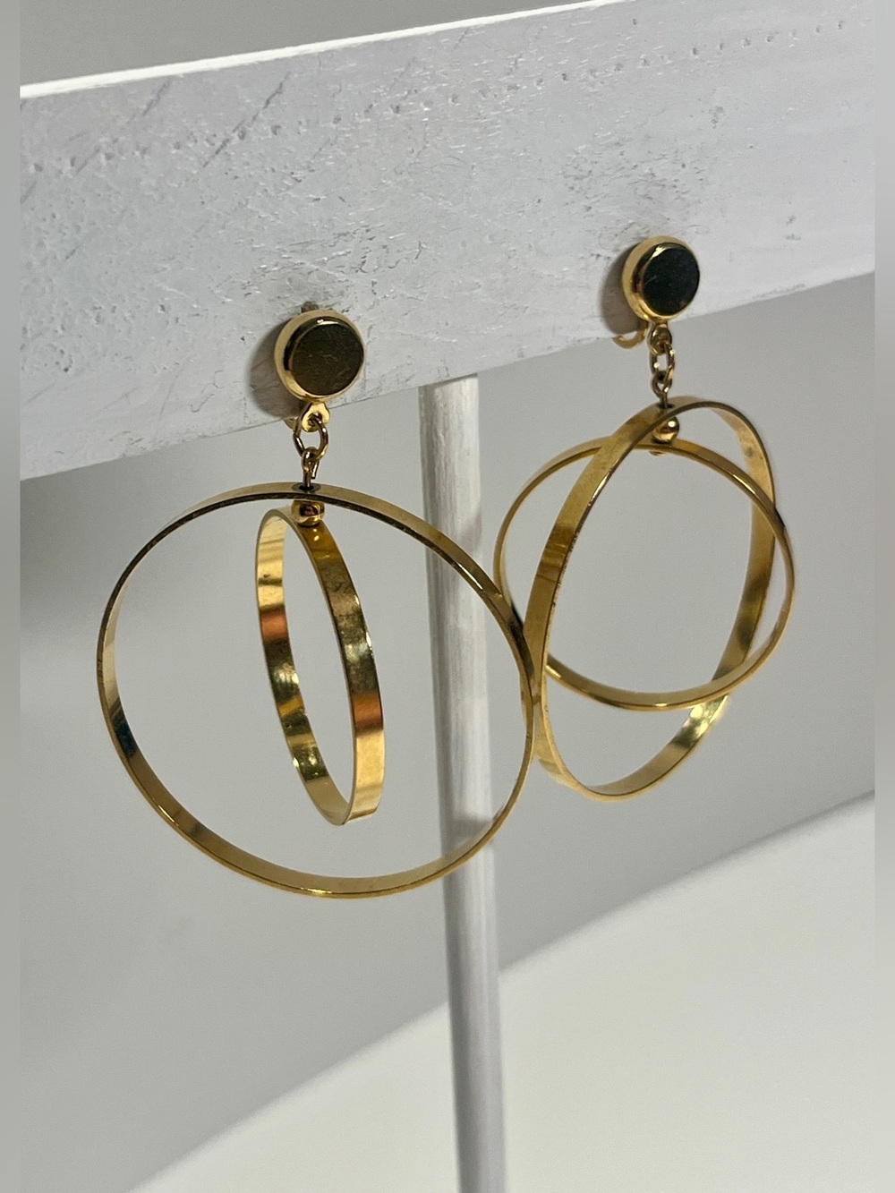 Trifari SIGNED Free-Swaying Gold Tone Double Circle Vintage Clip-On Earrings